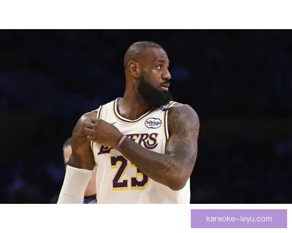 湖人勇夺季后赛首胜 詹姆斯关键表现引爆全场